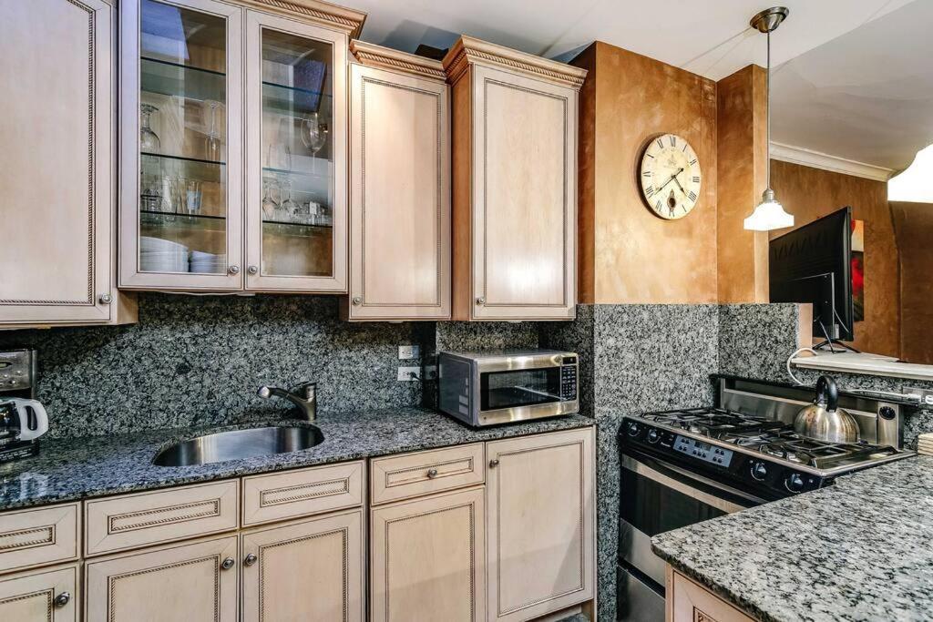 Historic And Unique Brownstone In Gold Coast - Downtown - 3 Daire Chicago Dış mekan fotoğraf