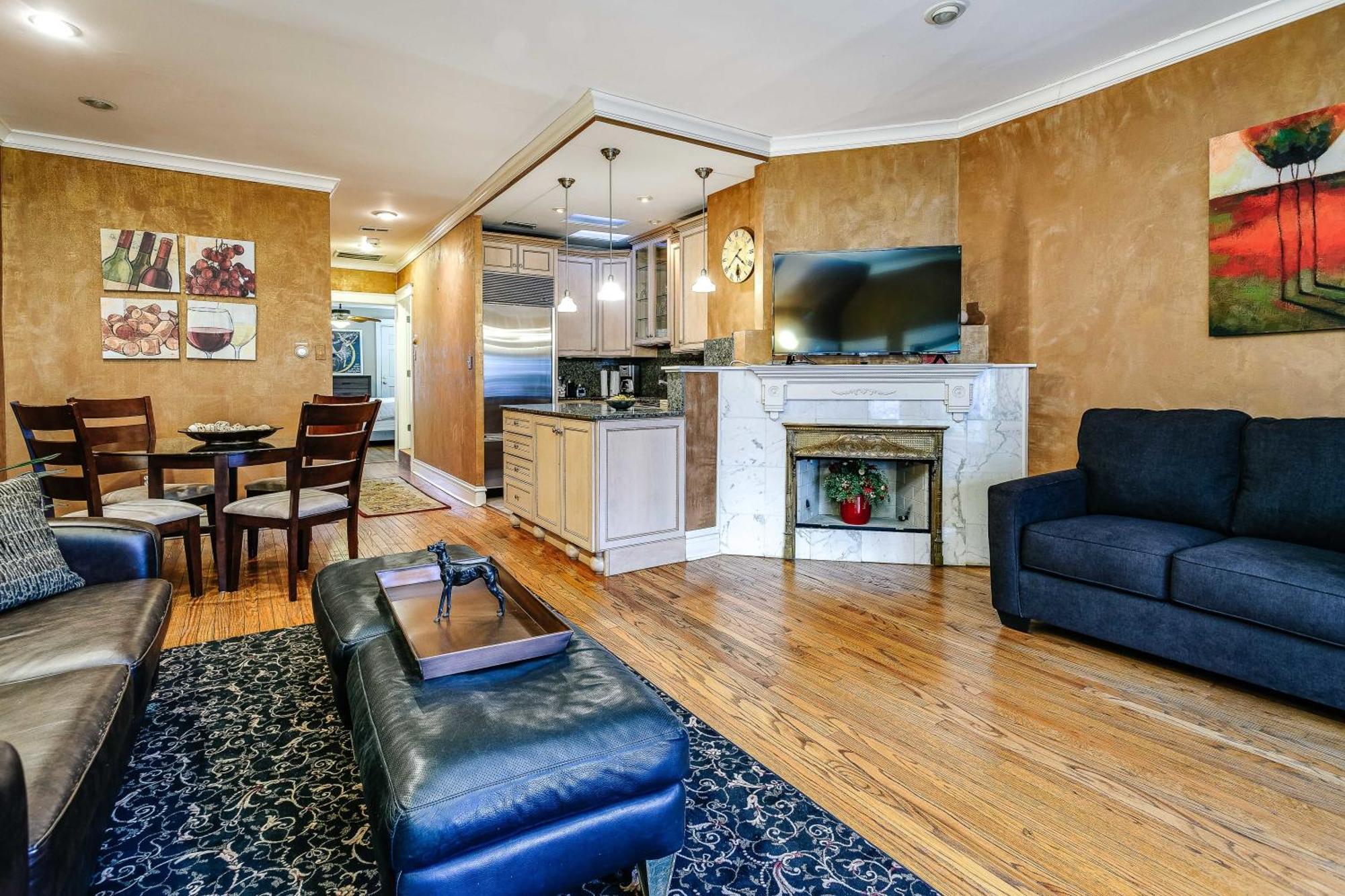 Historic And Unique Brownstone In Gold Coast - Downtown - 3 Daire Chicago Dış mekan fotoğraf